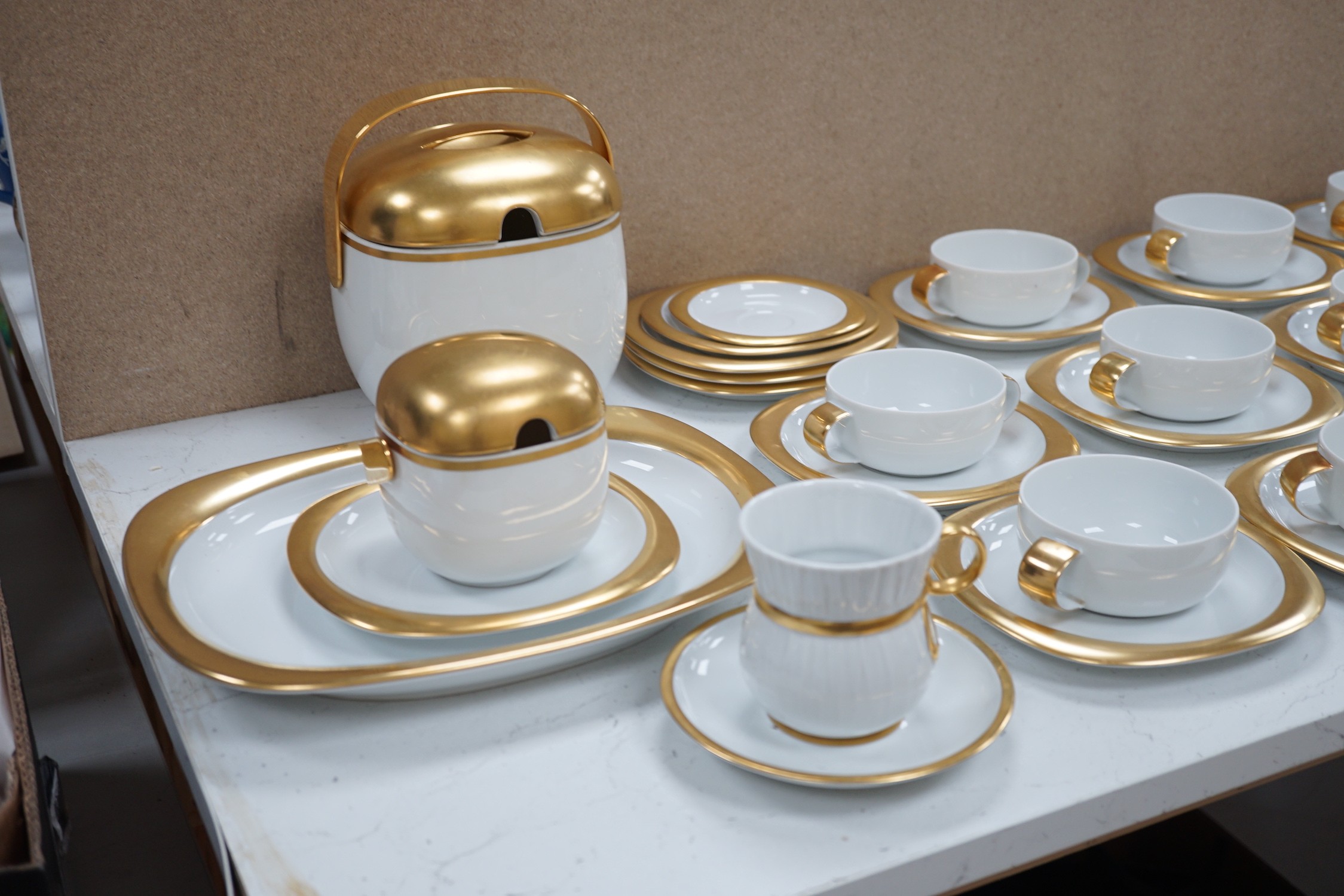 A Rosenthal Concept 2 dinner service 'Suomi'